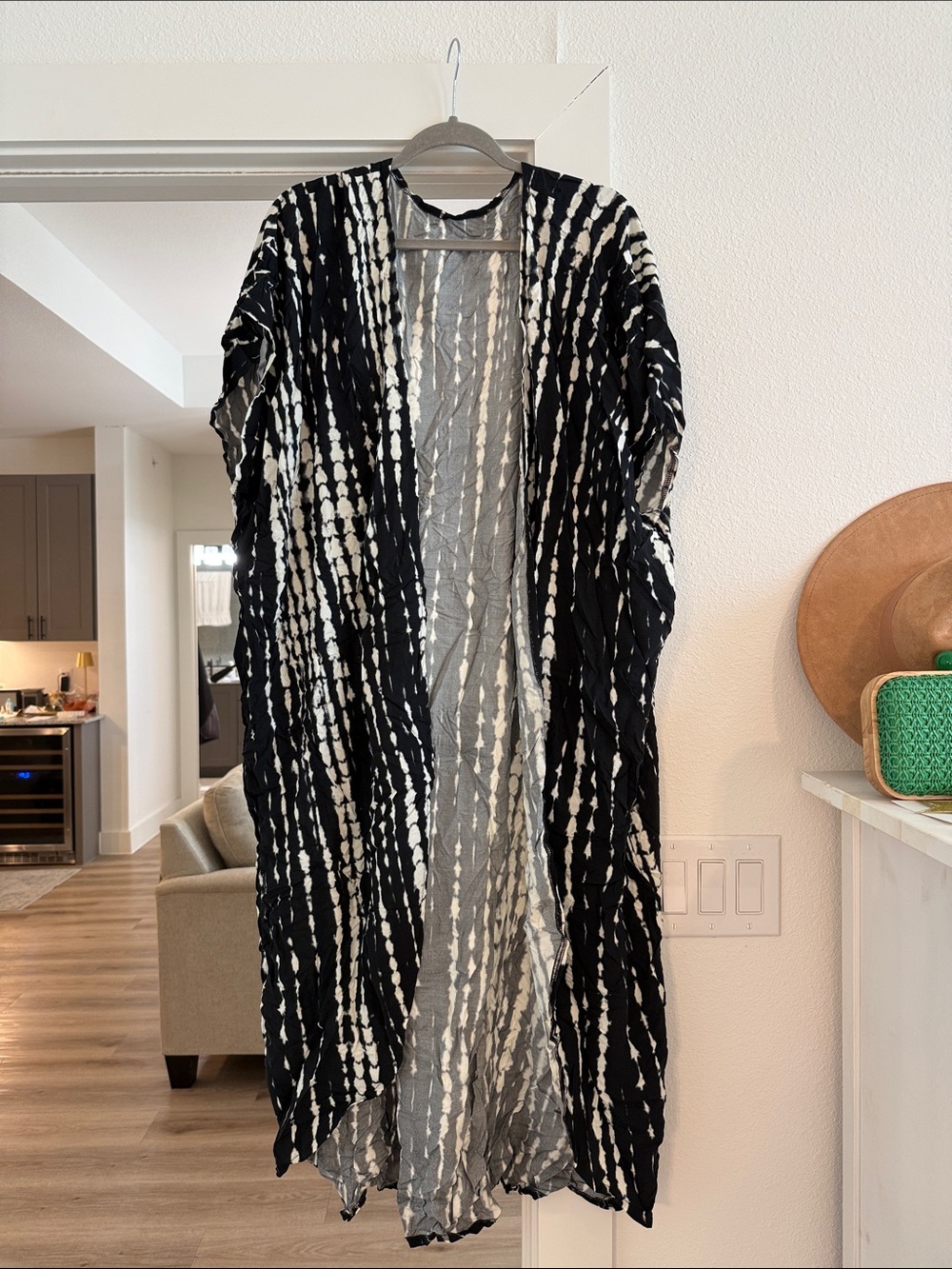 Black and White Tie-Dye Draped Throw -like new, never worn!!